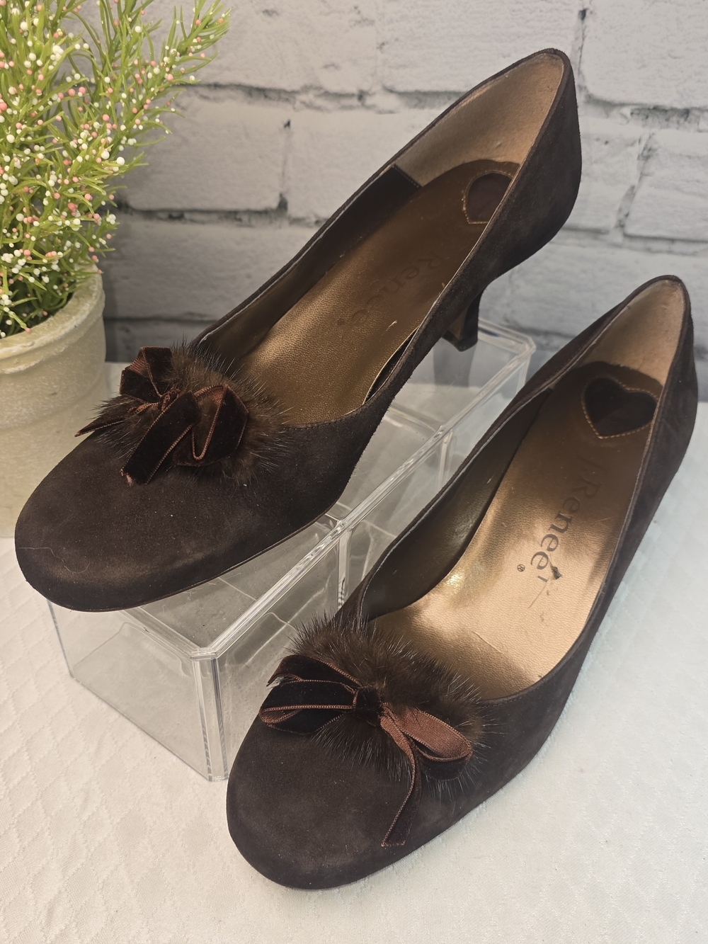 WOMENS J. RENEE BROWN LEATHER KITTEN HEELS PUMPS RIBBON FEATHER EMBELLISHED 10